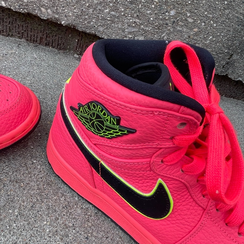 Wmns Air Jordan 1 Retro Prem View 2